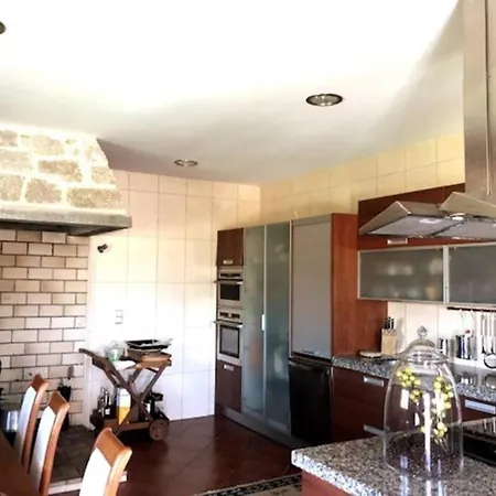 Villa Holidays “villa Familia Silva” *